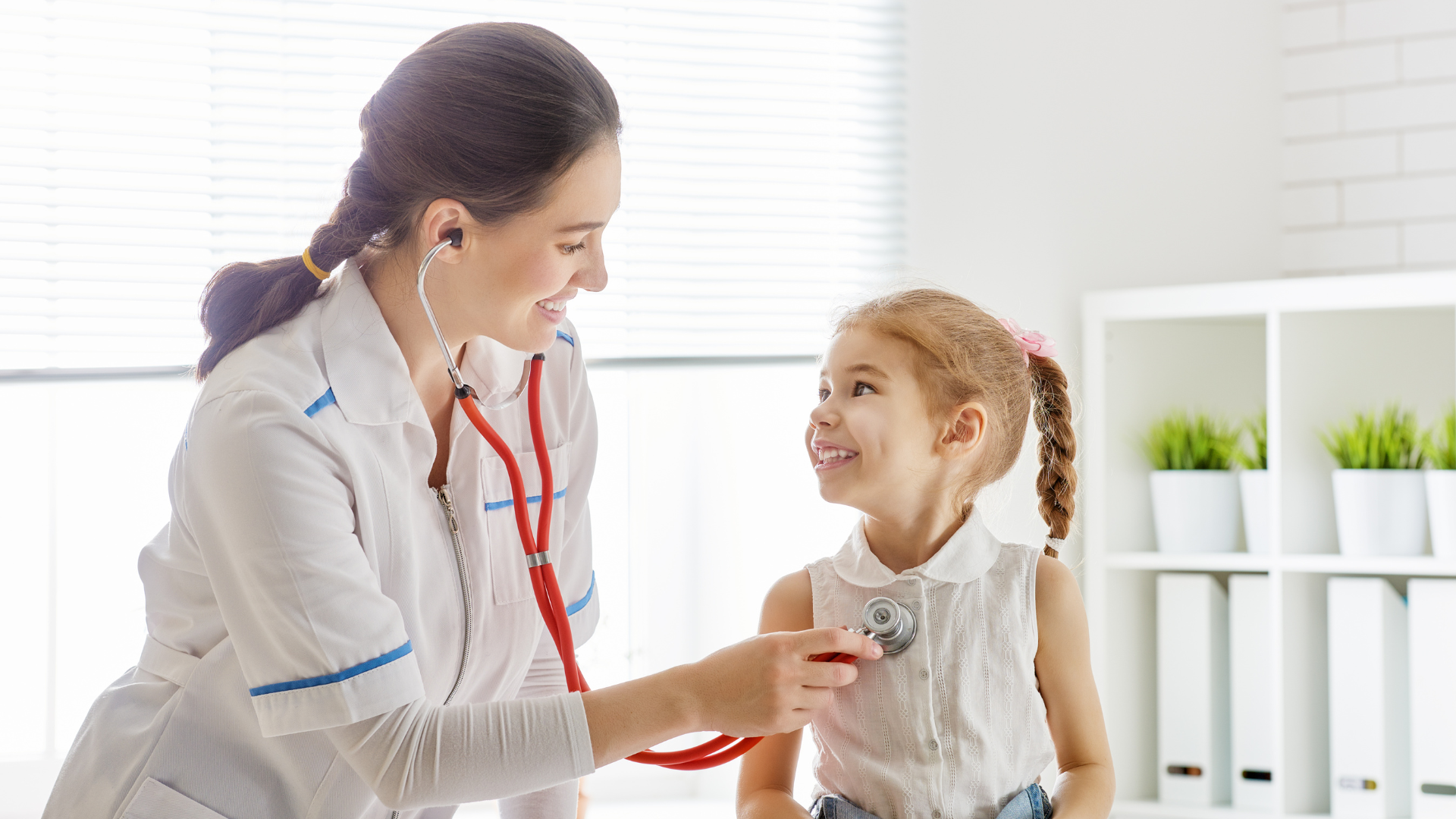 Dziecko u lekarza – kto może towarzyszyć dziecku na konsultacji lekarskiej?